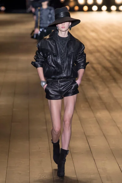 Look 25